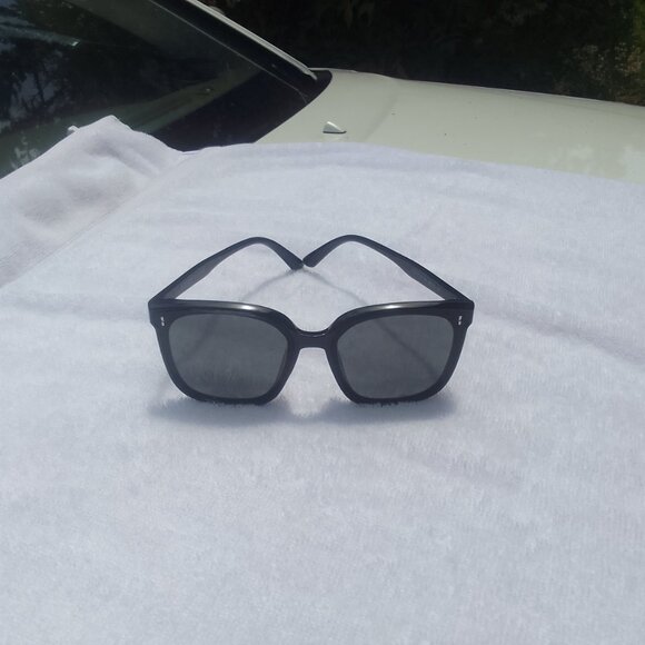 Best-selling stylish luxury well-done sunglass for him/her brand new main image 8